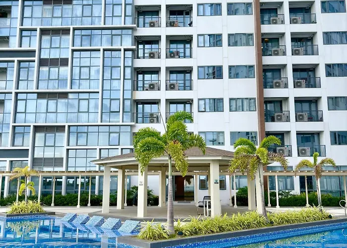 Modern 1 Bedroom Unit With Pool View Apartment