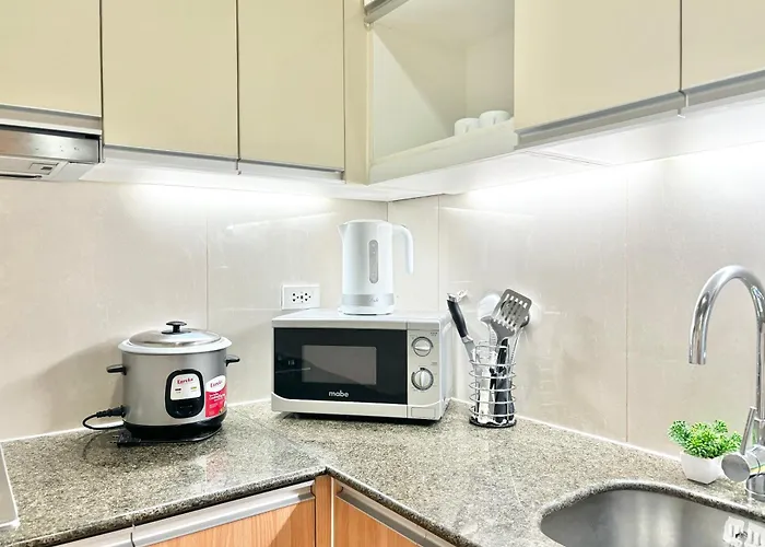 Modern 1 Bedroom Unit With Pool View Apartment *