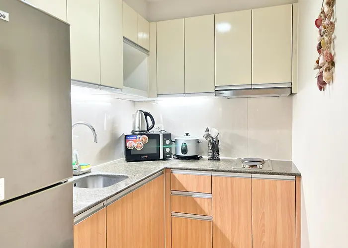 Modern 1 Bedroom Unit With Pool View *