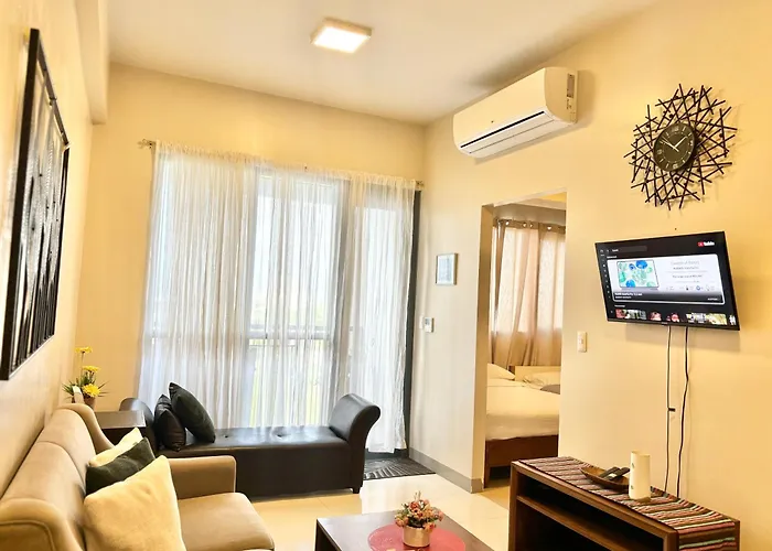 Modern 1 Bedroom Unit With Pool View